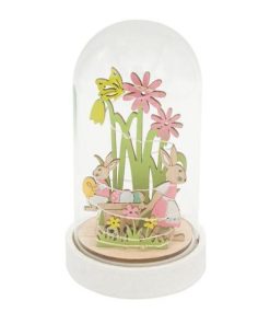 Decoratiune luminoasa 3D, cu baza din lemn si cupola din sticla, decorata cu iepurasi, oua de Paste, flori de primavara si fluturasi, cu lumina LED si buton on/off, 15 cm