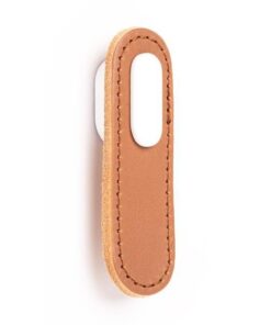 Maner, buton Oblong din piele bej pentru mobilier, cu ornament finisaj alb mat, L 70 mm